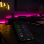 appareil intelligent sur table basse domotique