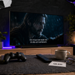 Meilleur TV QLED : téléviseur QLED dans un salon lumineux pour cinéma et gaming