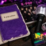 k pop culture : musique coréenne, lightstick et clip streaming en néons